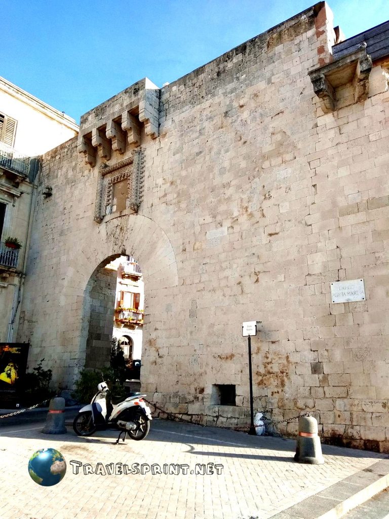 Largo Porta Marina, Siracusa, correre in Sicilia
