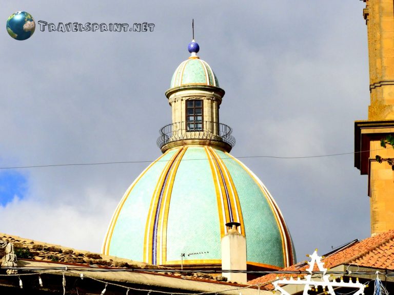 Cupola della Cattedrale di San Giuliano, Caltagirone, correre in sicilia